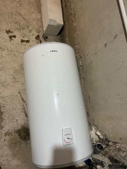 Vând boiler electric tesy