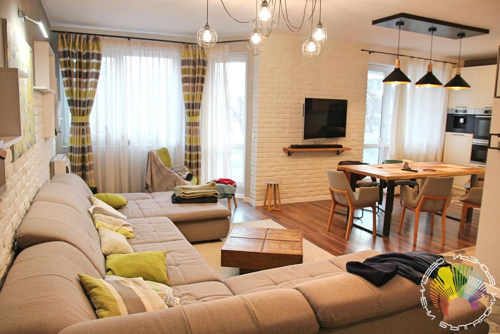 Дава се под наем Тристаен апартамент в Бургас, Център - 124 кв.м за 1122 € - Снимка #1