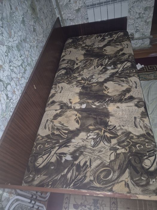 Продаётся тахта деревянная