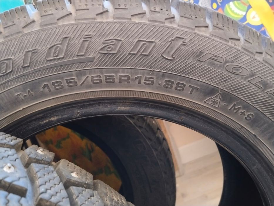 Продам комплект шин зимние
