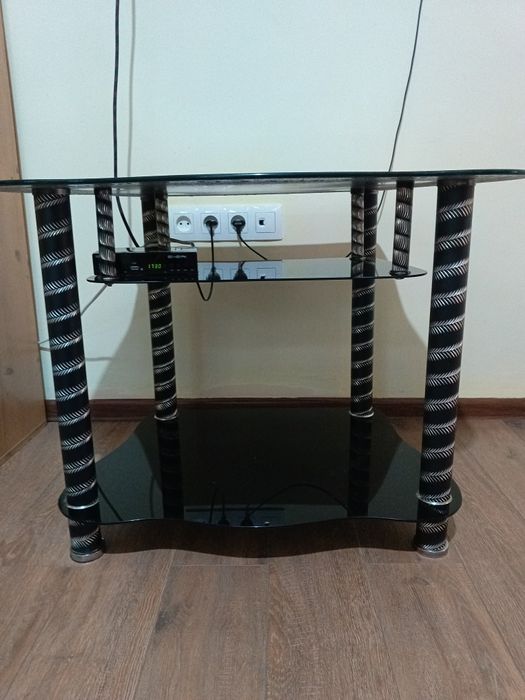 Стеклянный столик