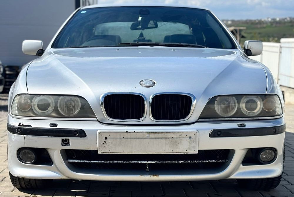 Dezmembrez BMW 535i V8 M Pack 245 CP 3.5i V8 automat,Interior recaro,Jante style 66m  ,volan M,praguri interioare M