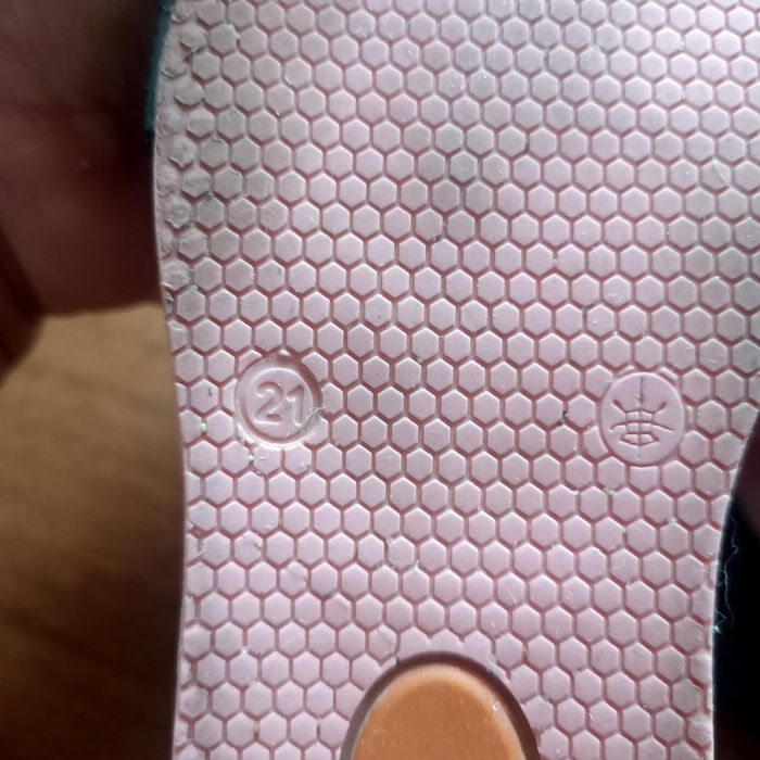 Продам детские ботинки