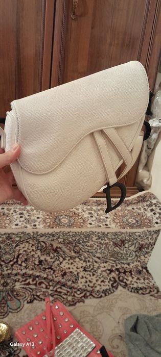 Sumka Dior oq rangli