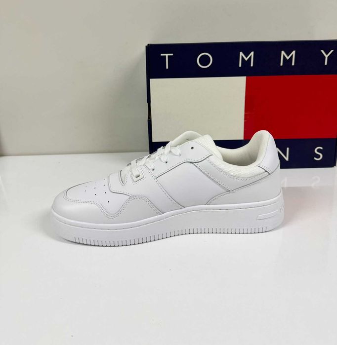 Мъжки кожени маратонки TOMMY JEANS TJM Retro Basket Ess White (Нови) - Размер 43 (27.5 см стелка)