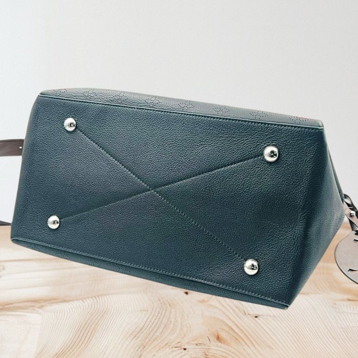 Louis Vuitton Beaubourg Hobo оригинална дамска чанта като нова