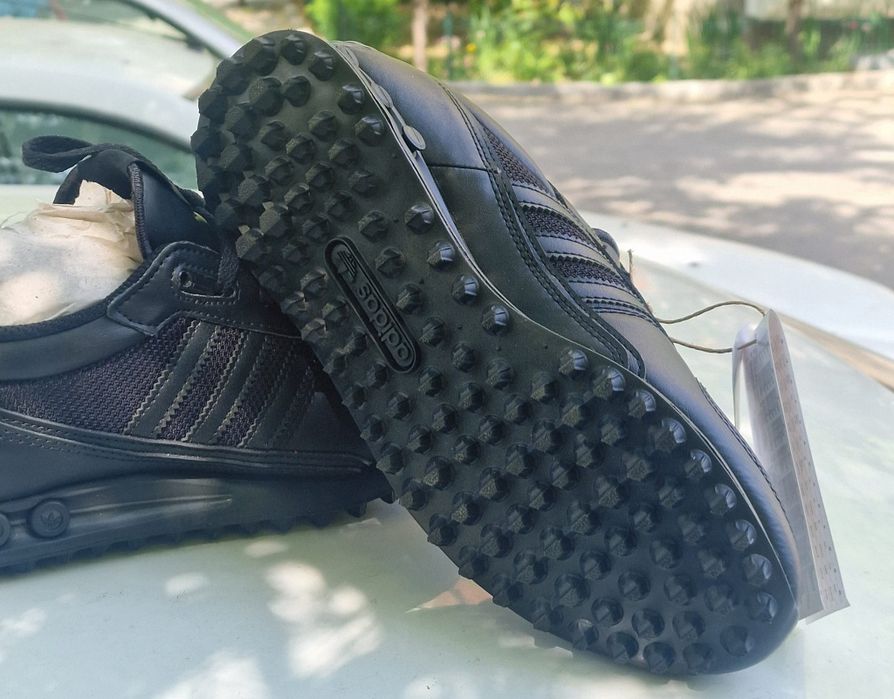 Vând adidasi adidas noi