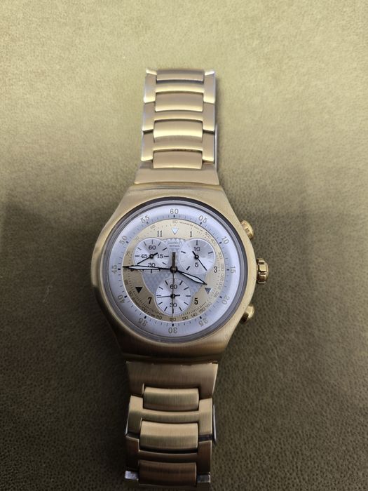 Swatch golden chest