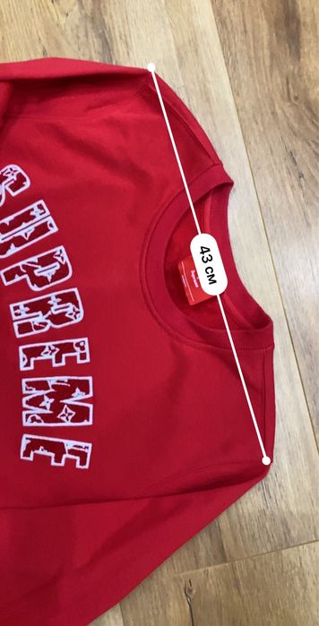 Красная кофта  supreme