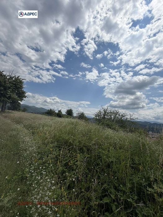 Парцел в Ловеч, област-гр.Троян площ 2657 цена 110000