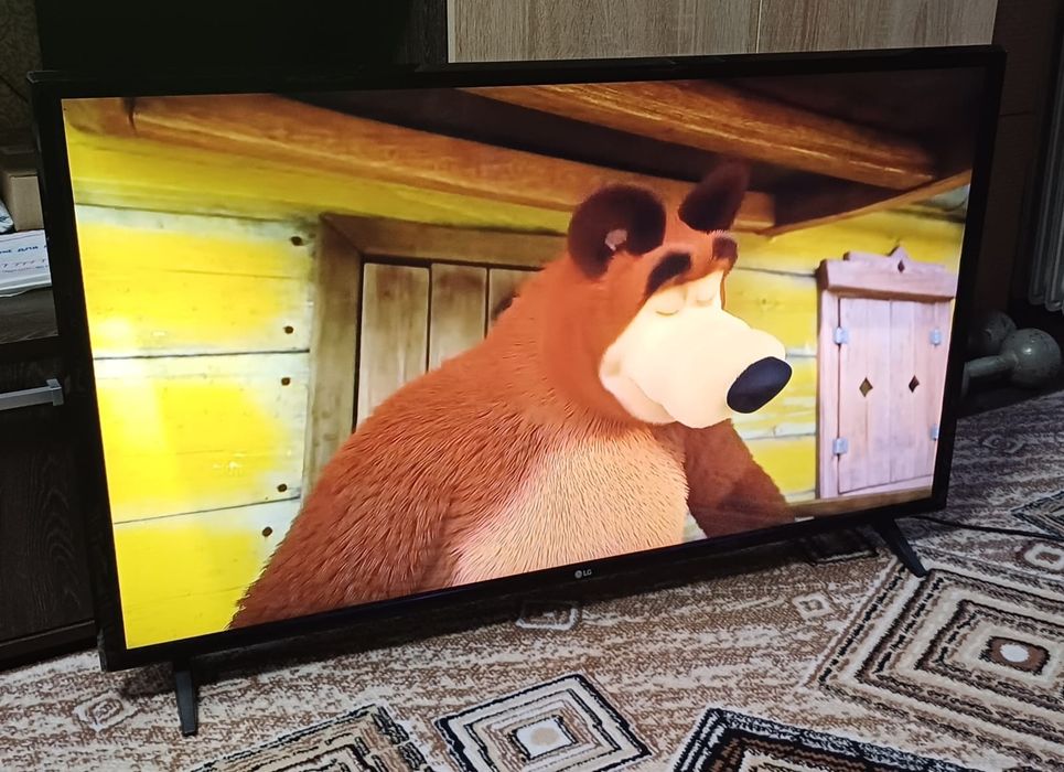 Оригинальный смарт телевизор LG 81см.