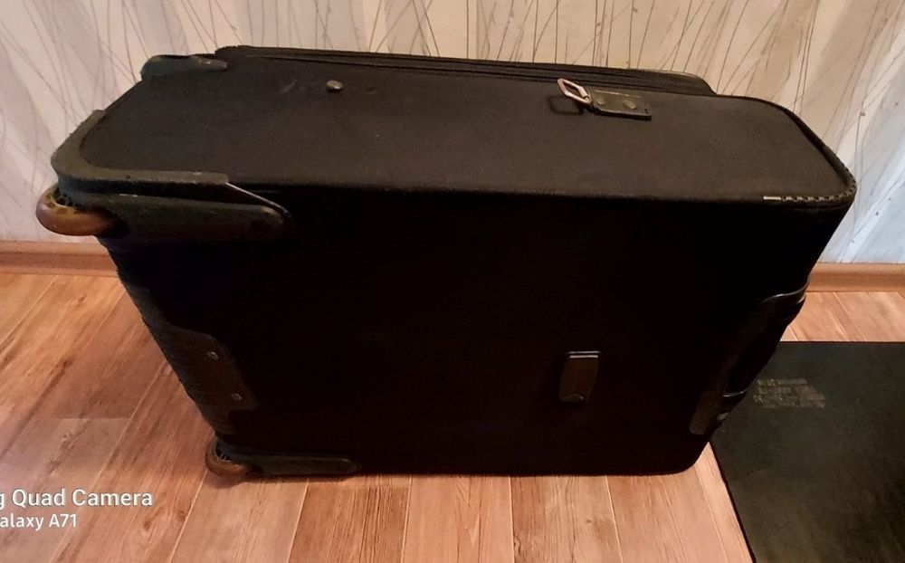 Чемодан 7000 тенге