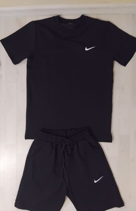 Compleu baieti Nike.