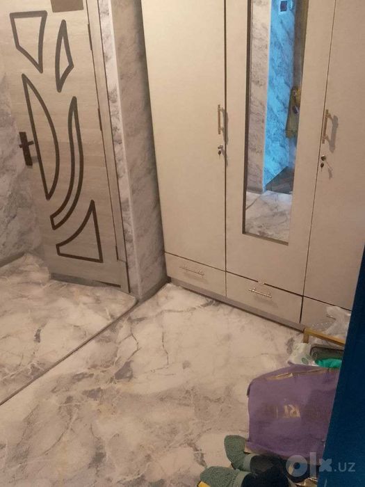 kvartira srochna sotiladi yaxshi lokatsiyada aniq sotib oladiganlarga
