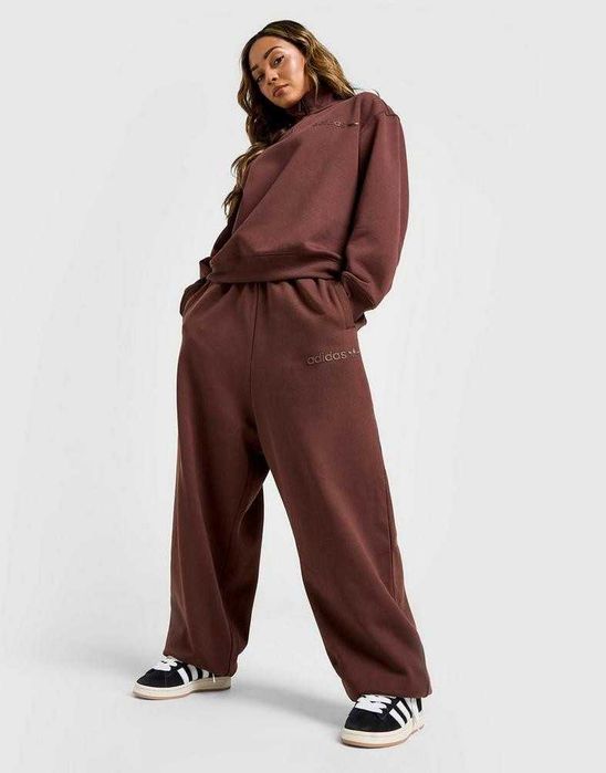 Спортен панталон adidas Originals Essentials в кафяво изчистен дизайн