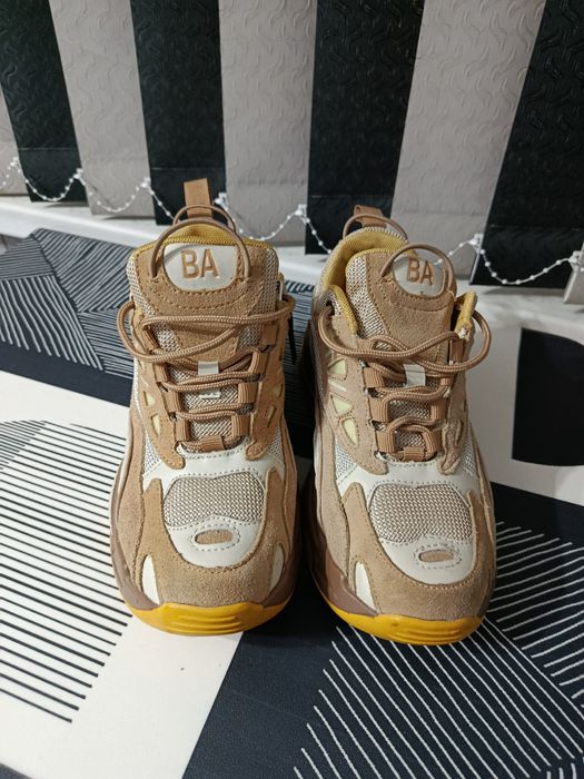 Кроссовки женские 37-38