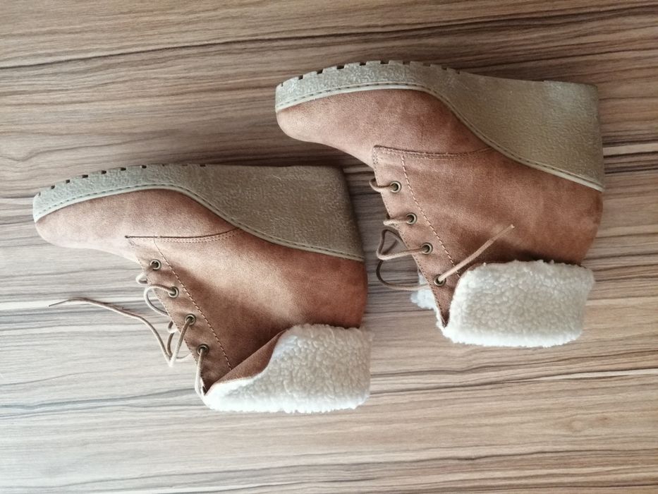 Нови дамски обувки и боти