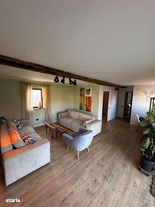 Proprietate independentă energetic format din 2 case si anexe