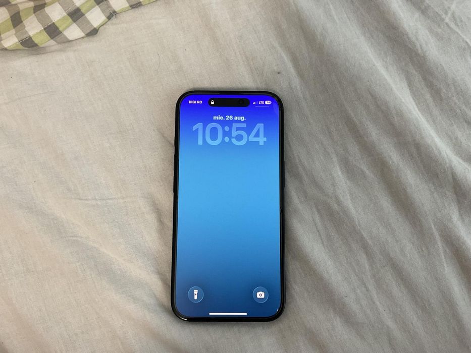 Iphone 16 128 gb 94 sanatate baterie vine si cu huse