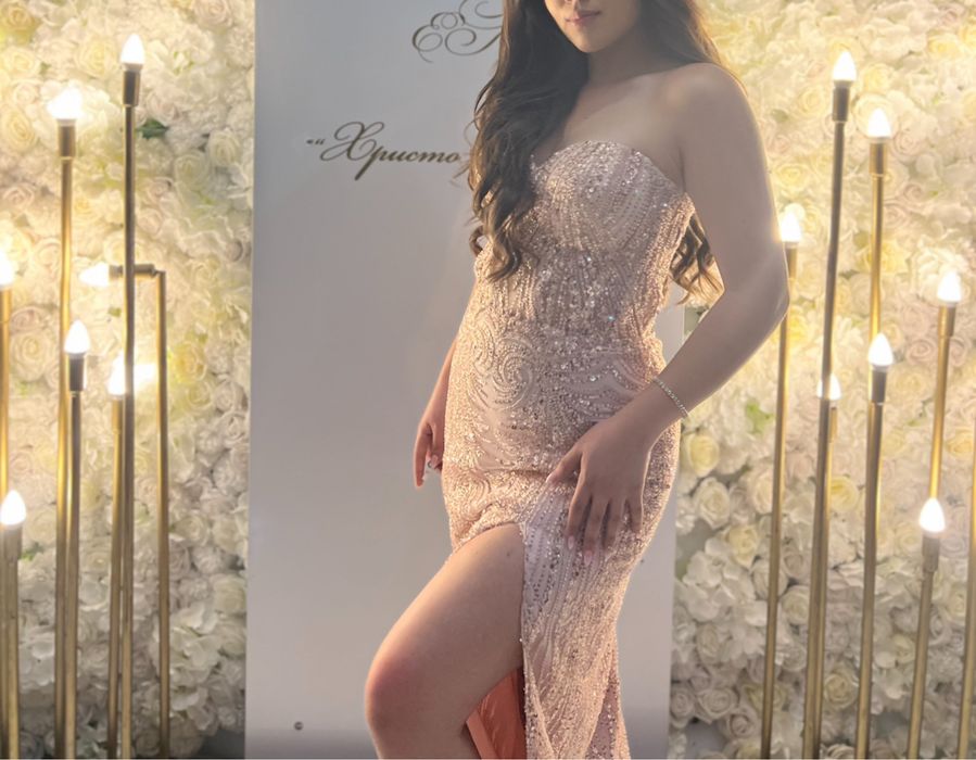 Бална рокля с камъни.