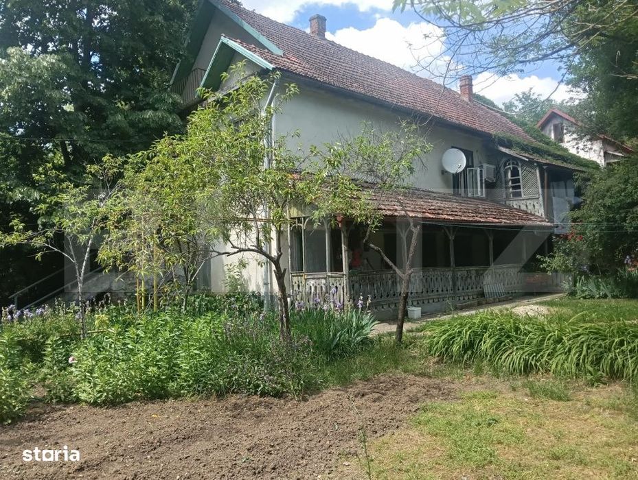 Casa de vanzare, 460 mp, 17 camere, zona Buzias
