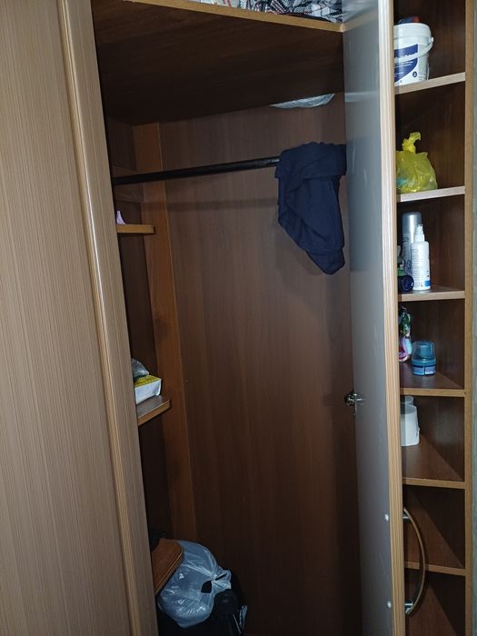 Продам  шкаф для фещей