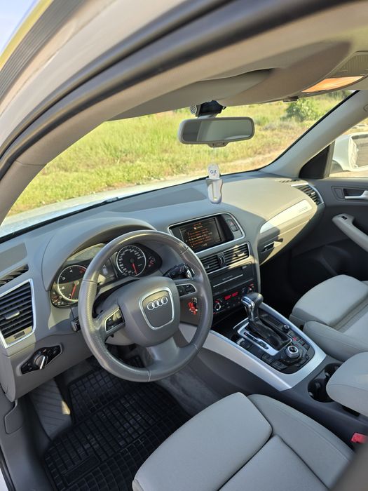 Vând Audi Q5 2.0TDI Quattro Automat 2010