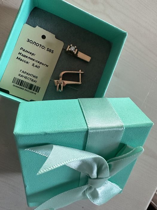 Продам серьги 5.4гр