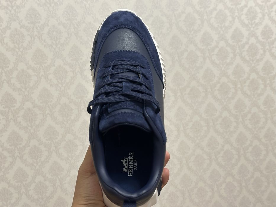Продаётся кроссовка HERMES 41 размер маломерка новый