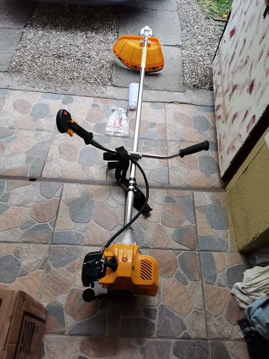Motocoasa pe benzina 8.5cp