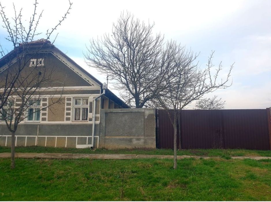 Vând casă  in localitatea Nădab, casa veche și o fundație făcută pt ca