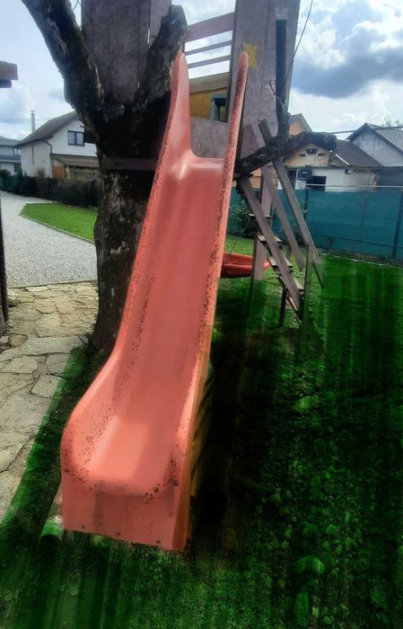 Leagăn și tobogan de grădină