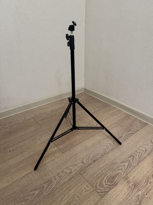 Продам : трипод, присоска, штатив