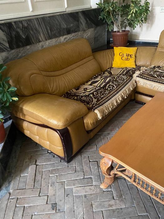 Уголок кожанный б/у