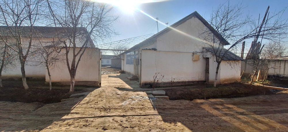 Uy sotiladi Chinoz tumanida