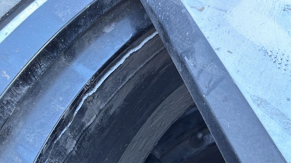 Vand roti Passat B7 model 18” 225/40R18V cu 2 jante fisurate