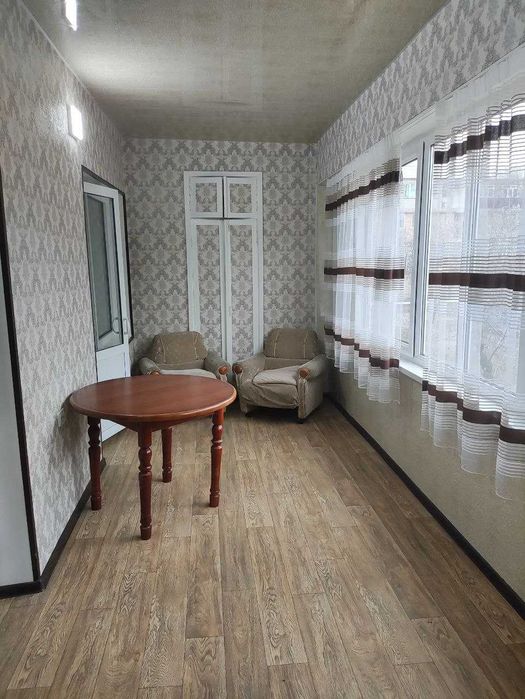 1 комнатная квартира , в кирпичном доме на 2 этаже