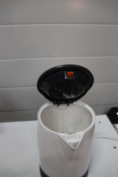 GRIFEMA​ eлектрическа кана, 1100W 0.8L, филтър против котлен камък