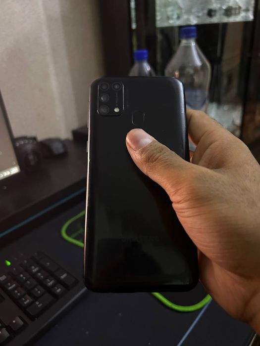 Nomi samsung M31 xotira 6.128 holati yaxshi