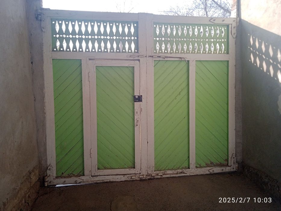 Тахта дарвоза сотилади