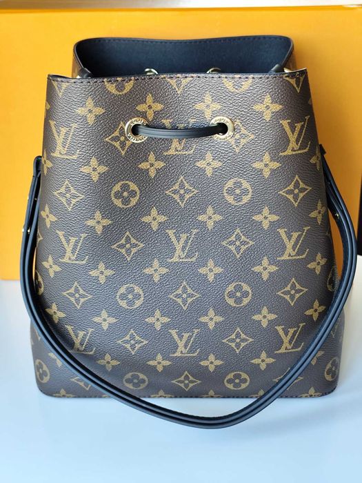 Louis Vuitton Дамска Чанта Mонограм Просторна Стилна с Елегантна форма