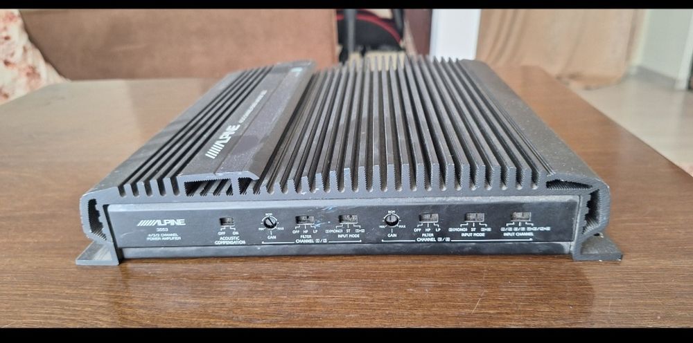 Alpine 3533 – 4/3/2 Channel Power Amplifier