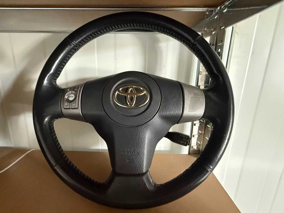 Волан за Toyota Rav4 06-08г перфектен