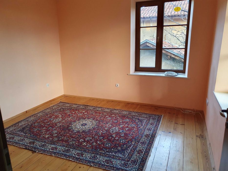 с.Енина самостоятелна къща на 2 етажа, двор 500 кв.м.