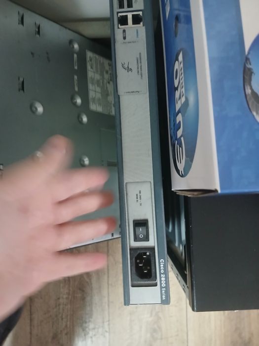 Продам Cisco 2811