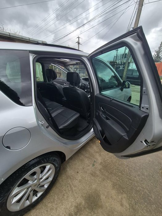 Renault Scenic  2012