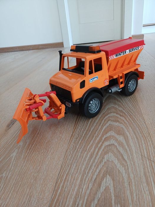Mașină Mercedes Unimog Bruder