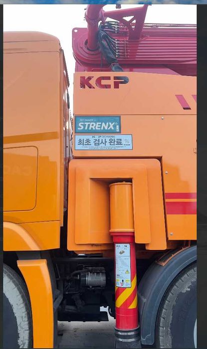 автобетононасос KCP65ZX6170 на базе корейского шасси HYUNDAI XCIENT