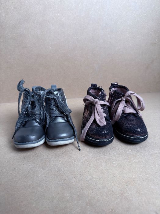 Две пары ботинок для девочек