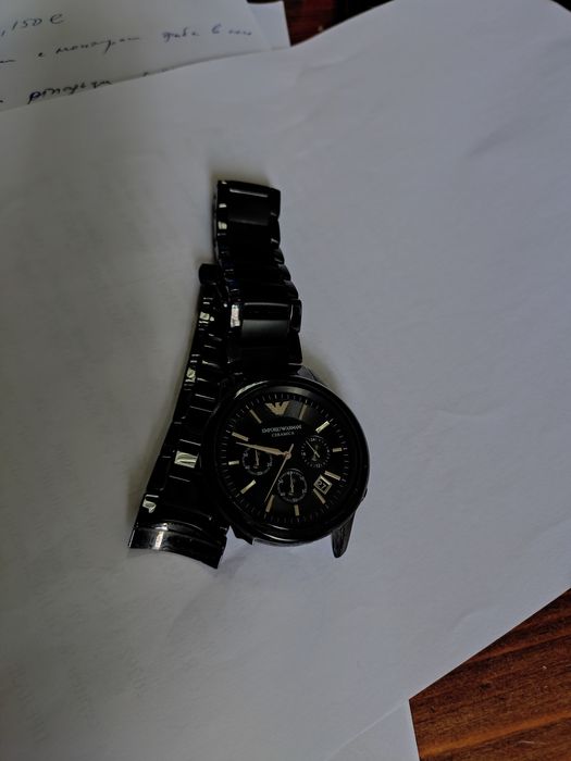 Оригинален керамичен часовник Armani със счупен корпус